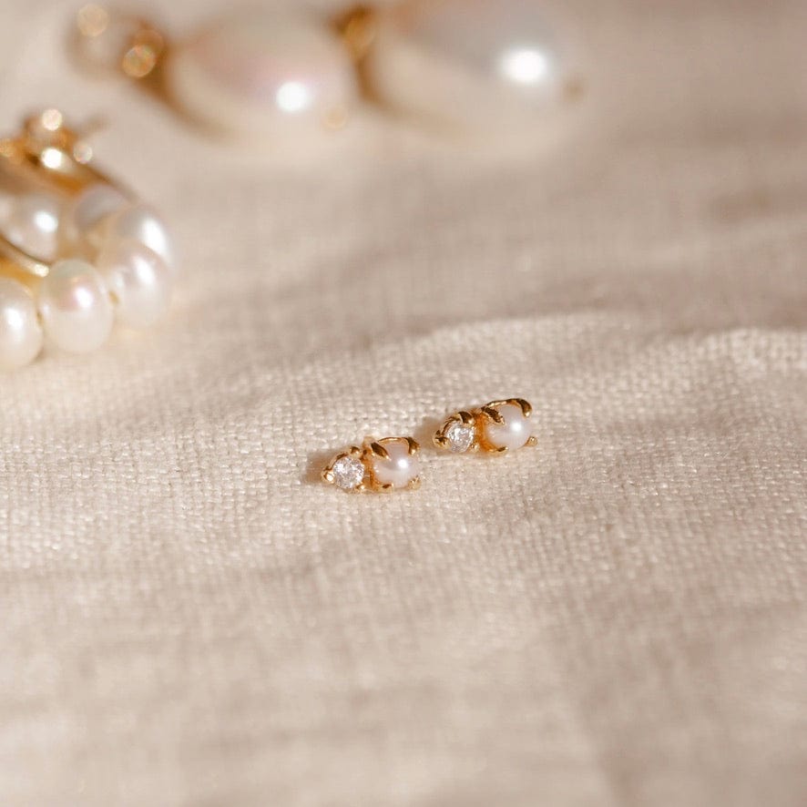 Pearl earring  Pearl earrings designs, Pearl jewelry design, Gold